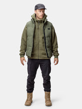 Halti Penger Mens Puffer Vest - Four Leaf Clover Green model