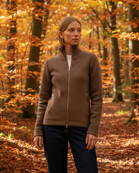Holebrook Sweden Claire Windproof Jacket - Walnut model front