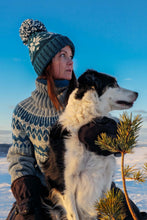 Superbobble Bobble Hat - Teal Flora Nordic model